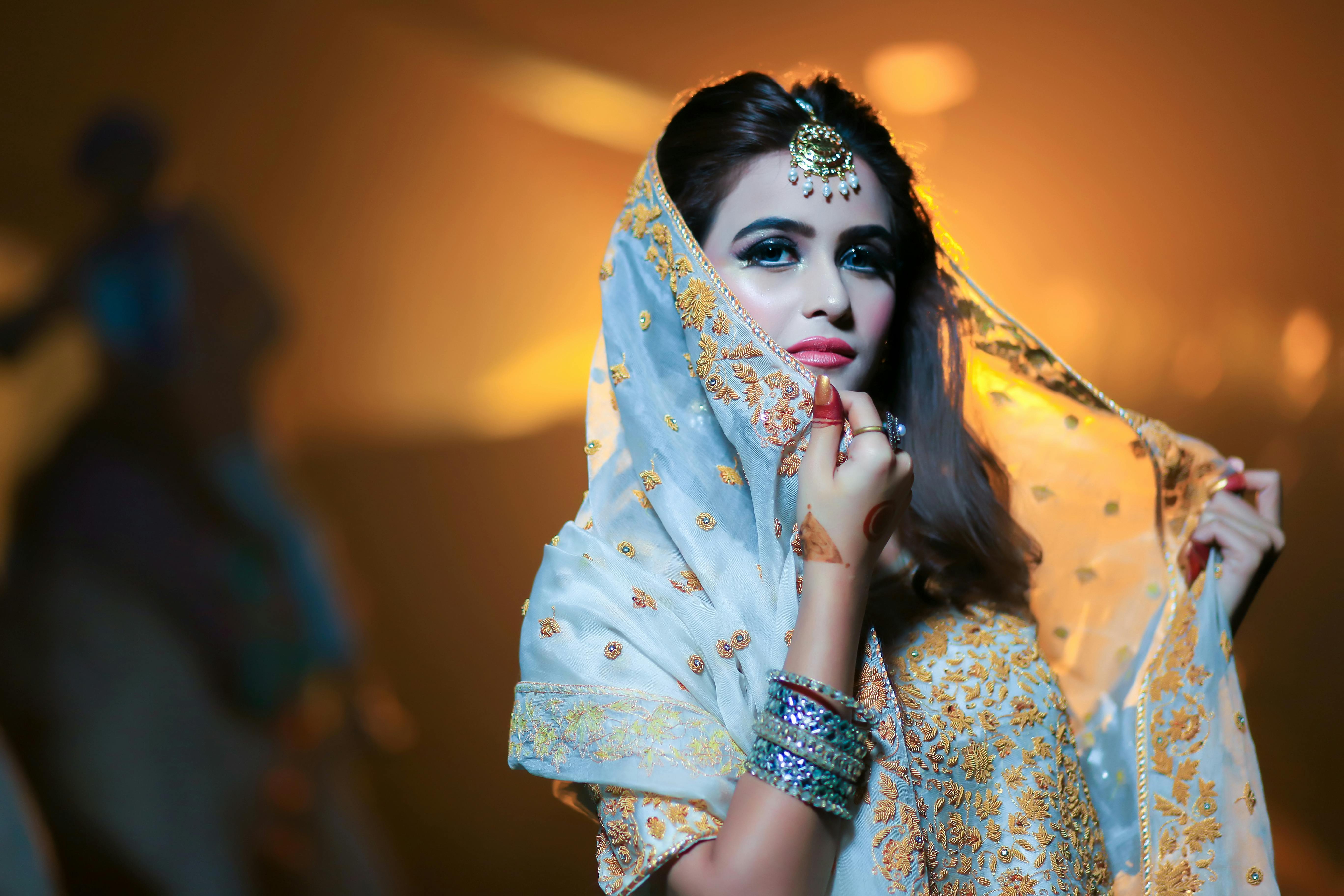 How to Look Attractive in a Saree-Simple Tips for a Stunning Look