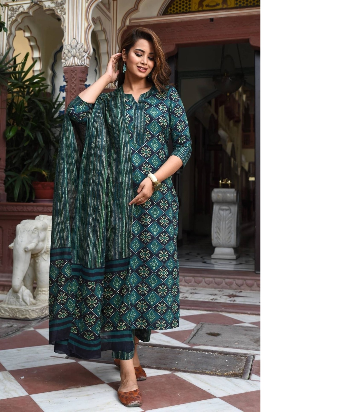 Printed Cotton Blend Straight Kurta Pant Dupatta Set – Stylish & Comfortable Ethnic Wear